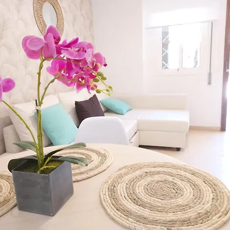 Apartment En Patio Sevillano Alameda-isla Magica Sevilla