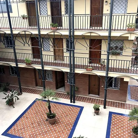En Patio Sevillano Alameda-isla Magica Sevilla